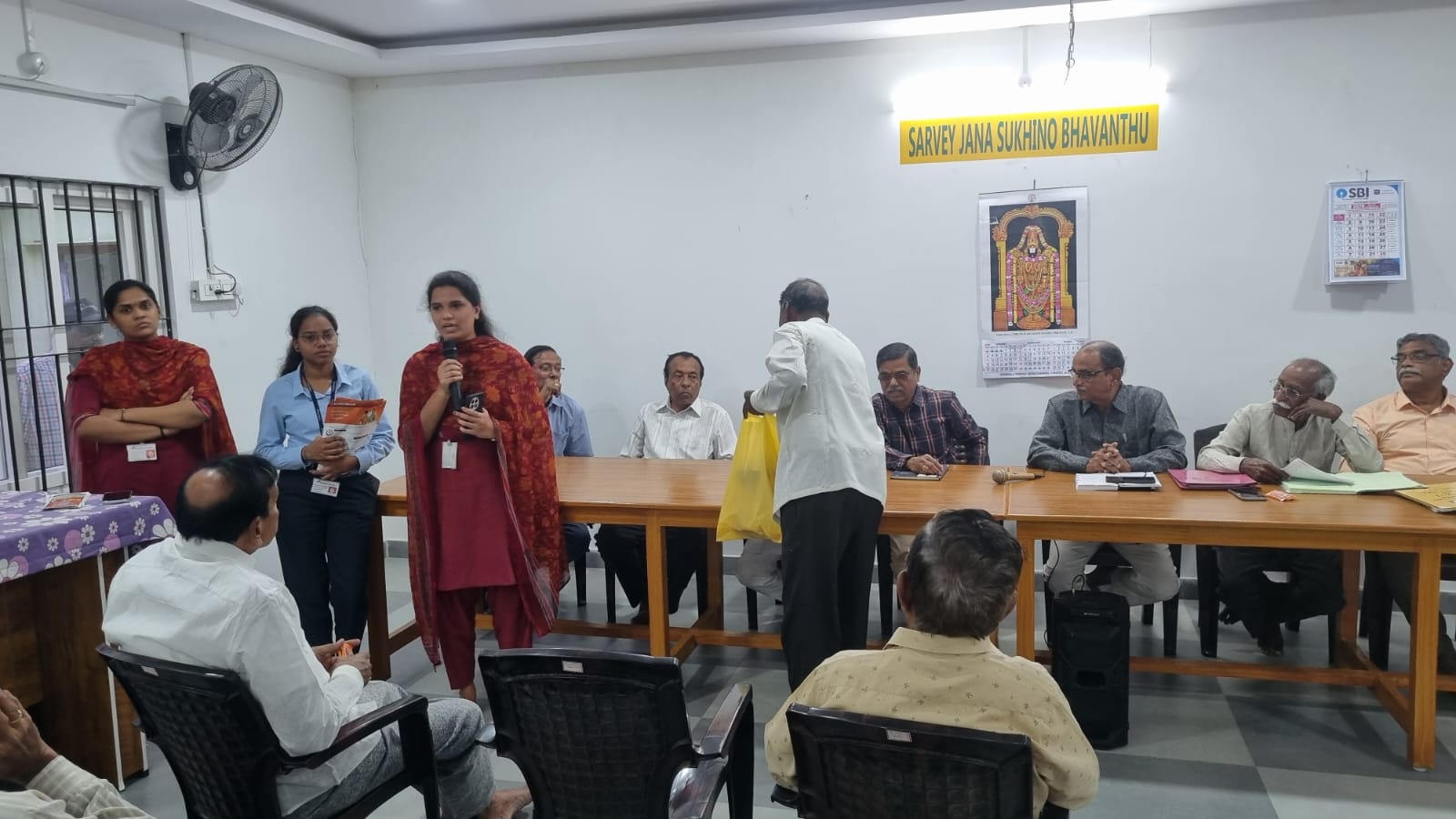 8 ICICI Bank staff enlighting about KYC and protection from online frauds.jpeg